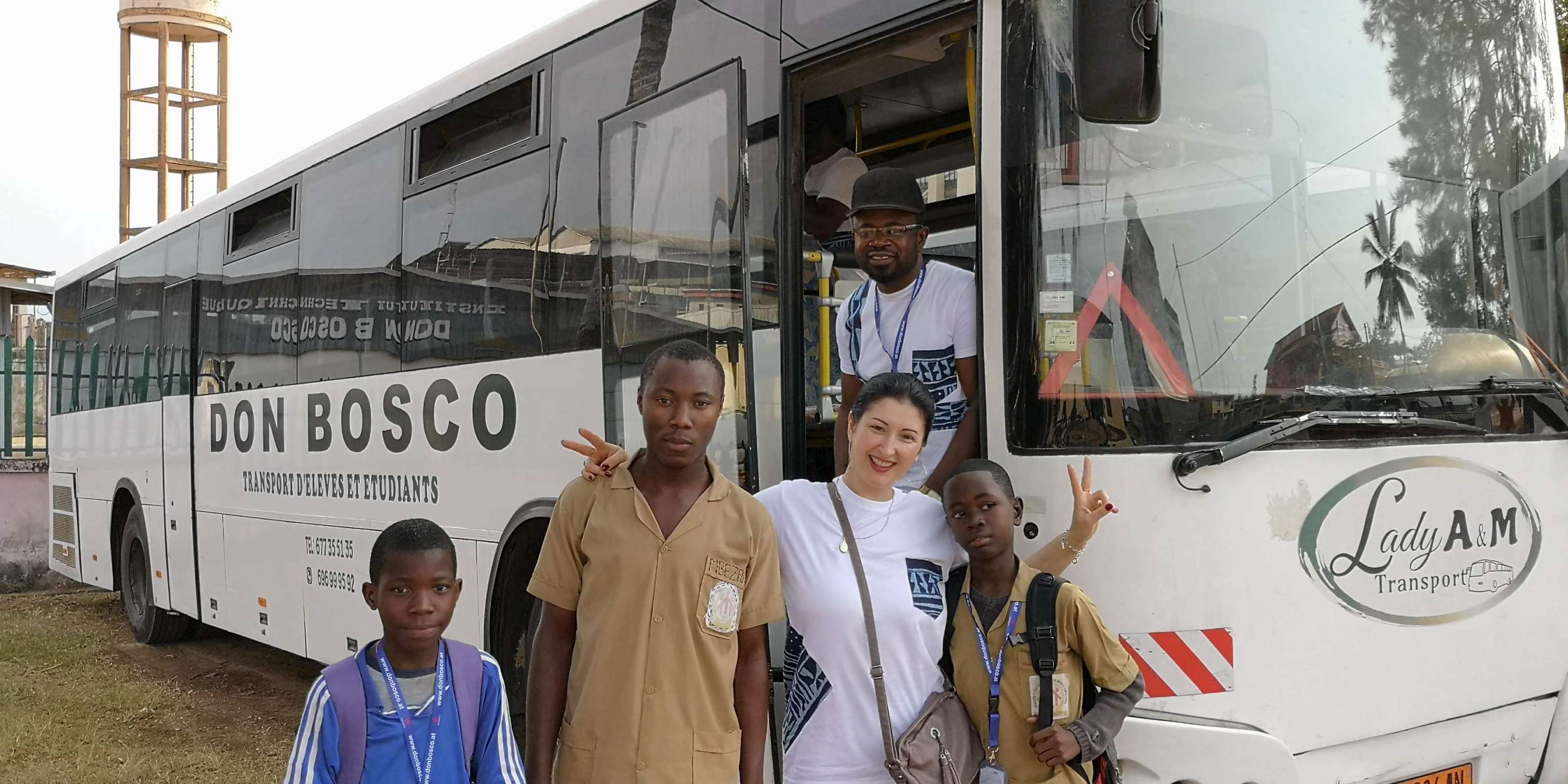 Schulbus für Ebolowa, Kamerun